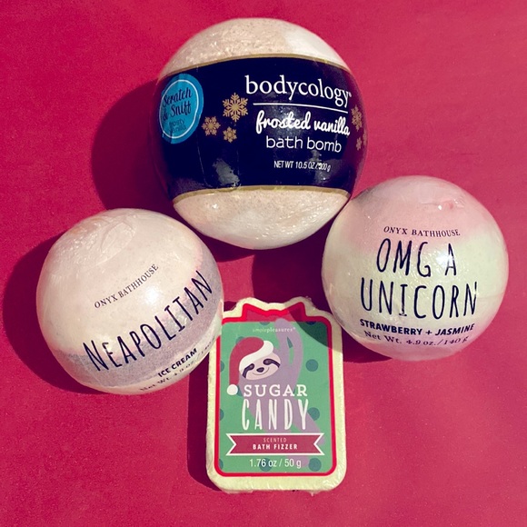 Bodycology, Onyx and Simple Pleasures brands - 4 Bath Bombs - All Brand NEW - Picture 1 of 2